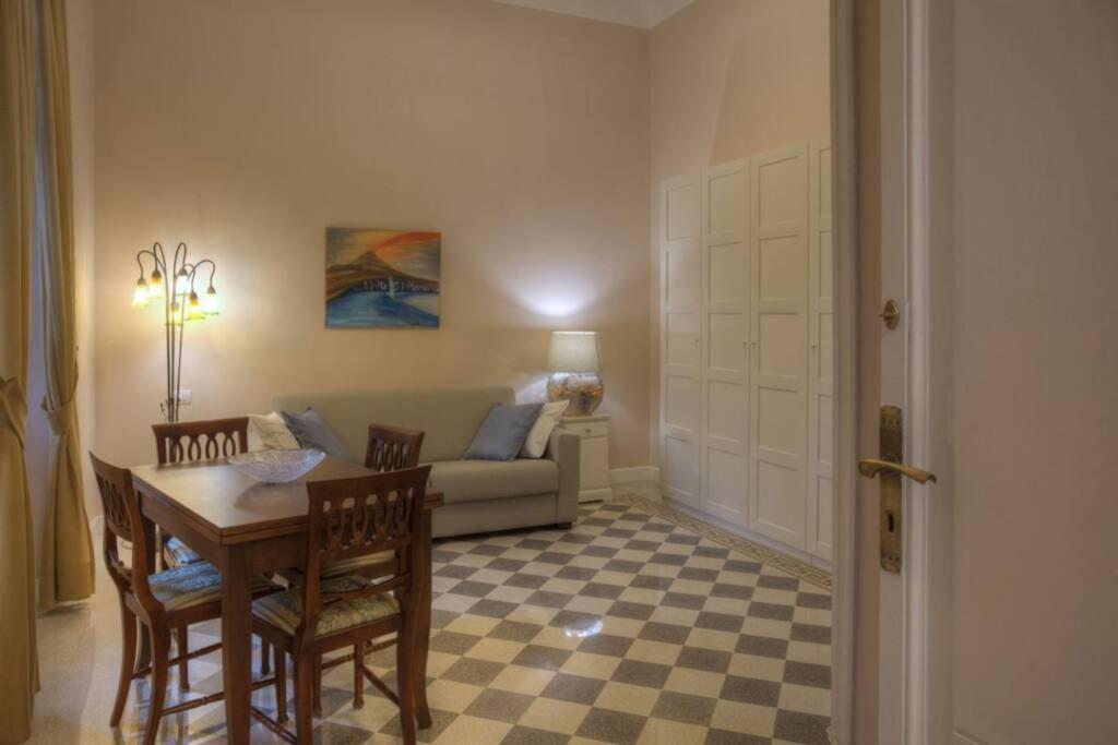 900 Liberty Style Naples